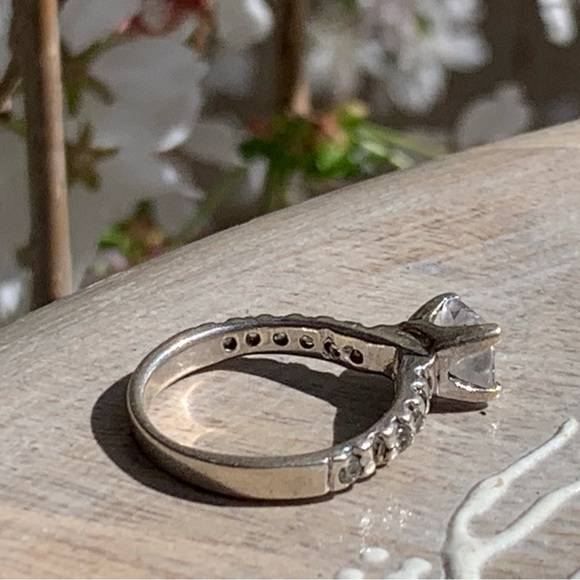 Stunning Sterling Silver Princess Cut Cubic Zirconia  Engagement Ring - Picture 7 of 12